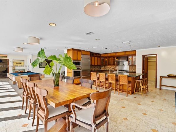 6630 SW 102nd St, Pinecrest FL 33156