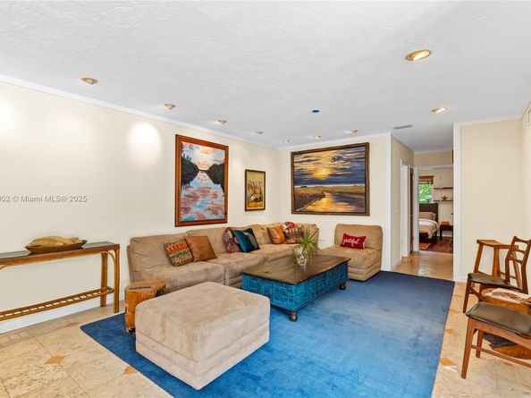 6630 SW 102nd St, Pinecrest FL 33156