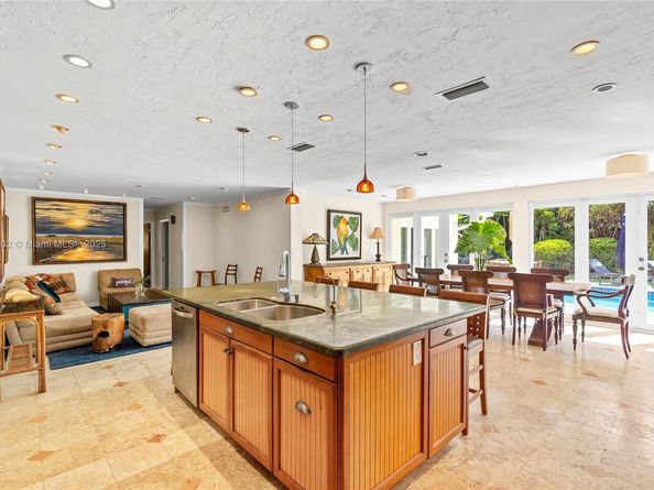 6630 SW 102nd St, Pinecrest FL 33156