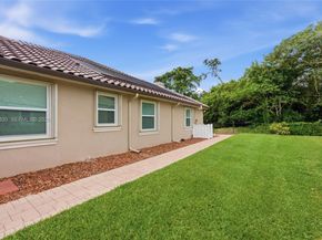 6113 NW 53rd Cir, Coral Springs FL 33067