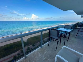 6039 Collins Ave