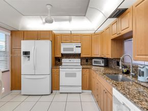 2502 Antigua Ter J3, Coconut Creek FL 33066