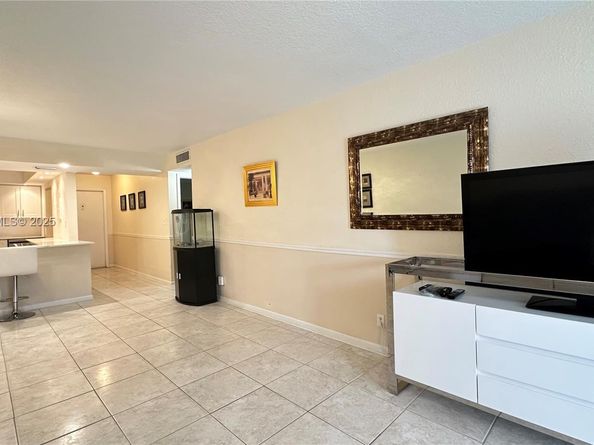 6200 NW 44th St 208, Lauderhill FL 33319