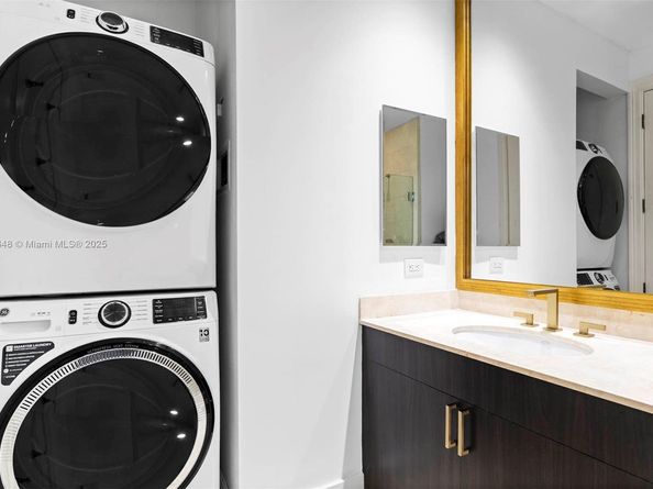 6000 Island Blvd 203, Aventura FL 33160