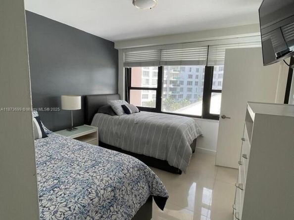 5225 Collins Ave 515, Miami Beach FL 33140