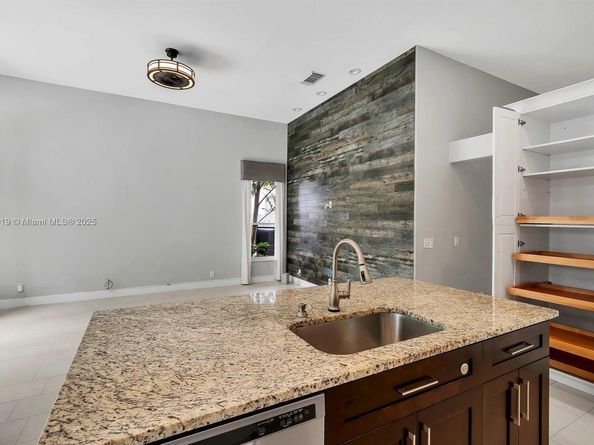 5323 SW 34th Way, Hollywood FL 33312