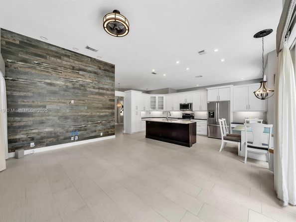 5323 SW 34th Way, Hollywood FL 33312