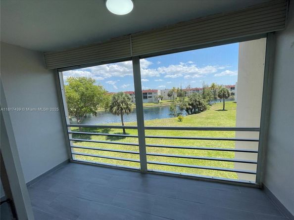 7960 N Sunrise Lakes Dr 304, Sunrise FL 33322