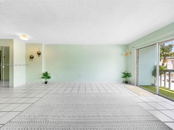 7620 Carlyle Ave 205, Miami Beach FL 33141