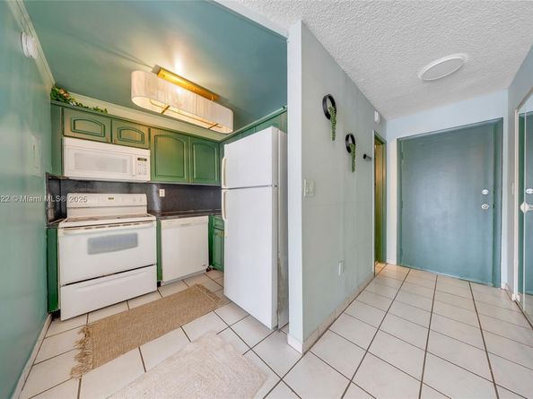 7620 Carlyle Ave 205, Miami Beach FL 33141