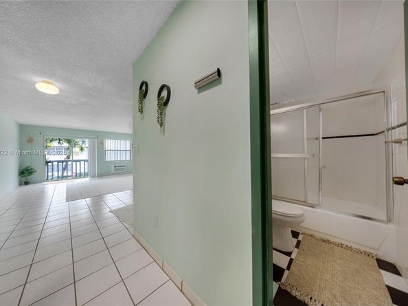 7620 Carlyle Ave 205, Miami Beach FL 33141