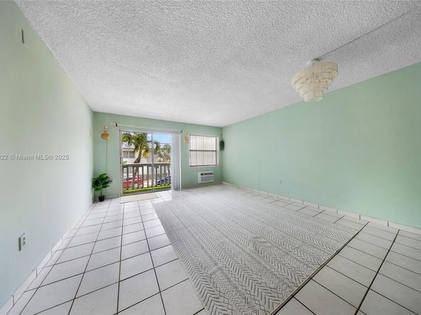 7620 Carlyle Ave 205, Miami Beach FL 33141