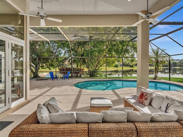 2756 Meadowood Dr, Weston FL 33332