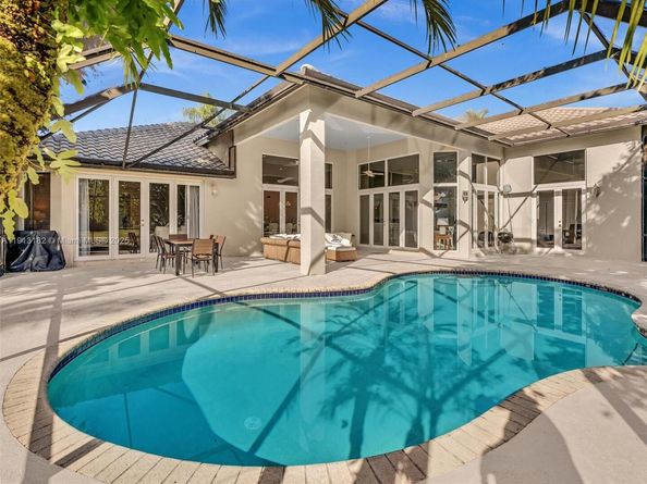 2756 Meadowood Dr, Weston FL 33332