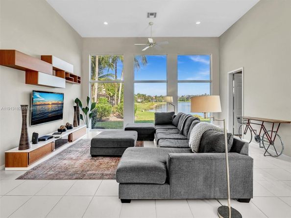 2756 Meadowood Dr, Weston FL 33332