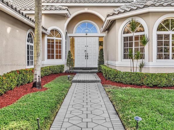 2756 Meadowood Dr, Weston FL 33332