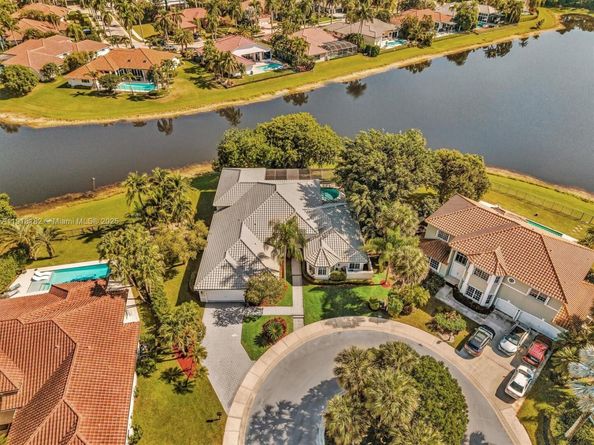 2756 Meadowood Dr, Weston FL 33332