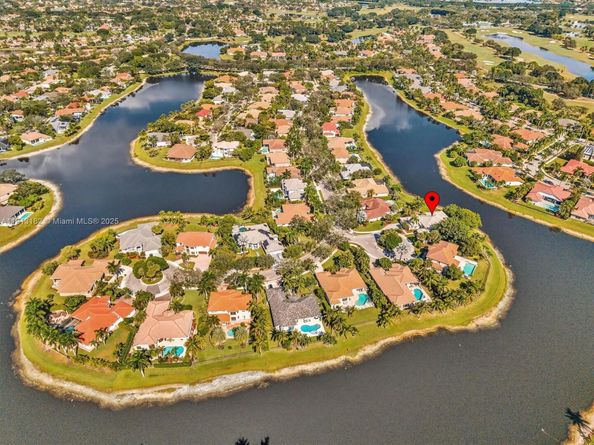 2756 Meadowood Dr, Weston FL 33332