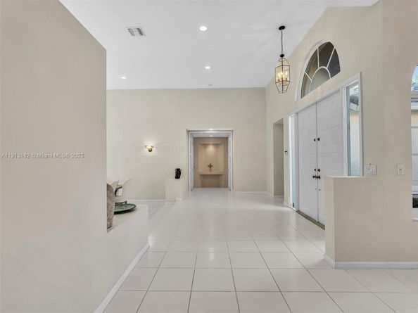 2756 Meadowood Dr, Weston FL 33332