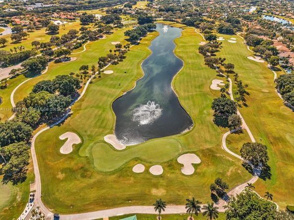 2756 Meadowood Dr, Weston FL 33332