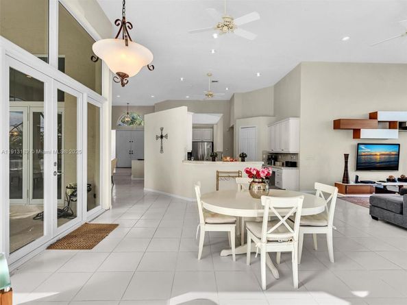 2756 Meadowood Dr, Weston FL 33332