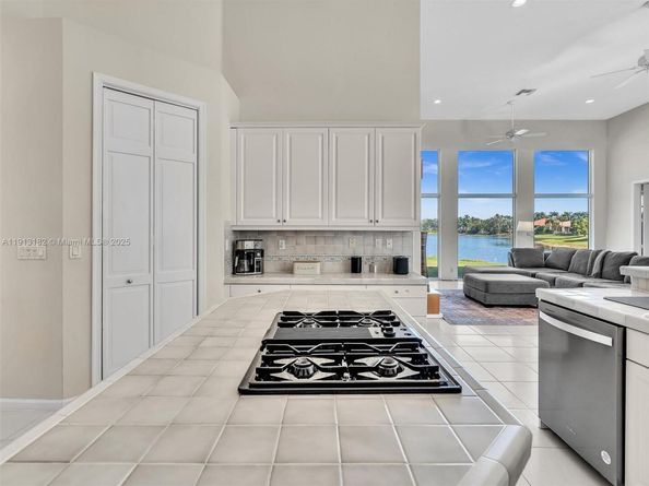 2756 Meadowood Dr, Weston FL 33332