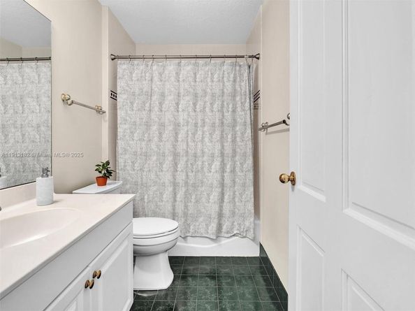 2756 Meadowood Dr, Weston FL 33332