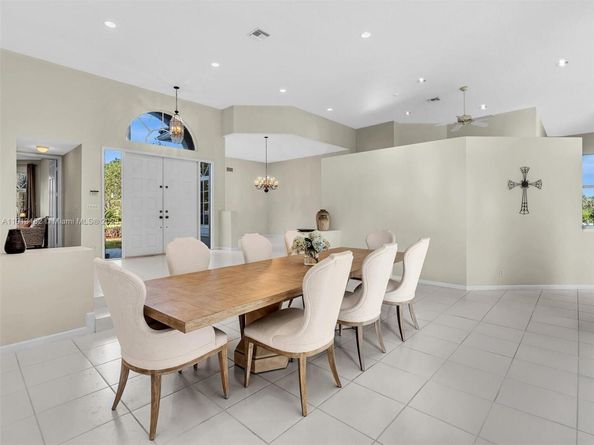 2756 Meadowood Dr, Weston FL 33332