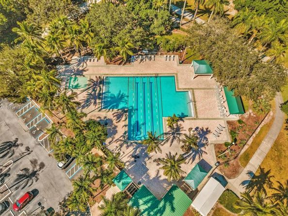 2756 Meadowood Dr, Weston FL 33332