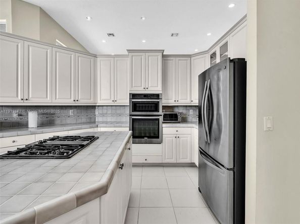 2756 Meadowood Dr, Weston FL 33332