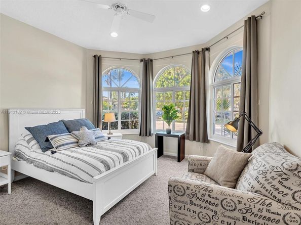 2756 Meadowood Dr, Weston FL 33332