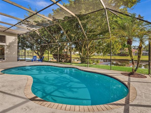 2756 Meadowood Dr, Weston FL 33332