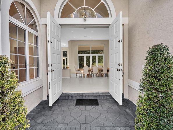 2756 Meadowood Dr, Weston FL 33332