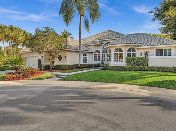 2756 Meadowood Dr, Weston FL 33332