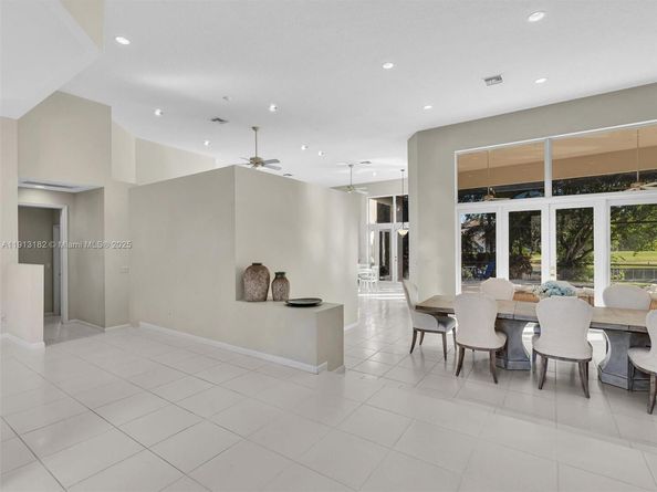 2756 Meadowood Dr, Weston FL 33332