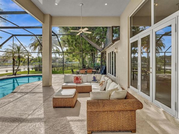 2756 Meadowood Dr, Weston FL 33332