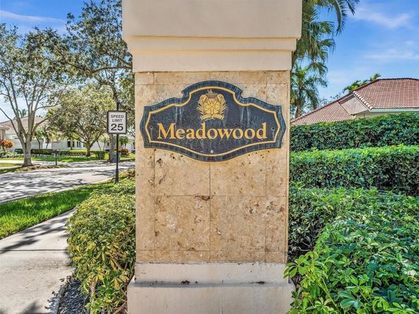 2756 Meadowood Dr, Weston FL 33332