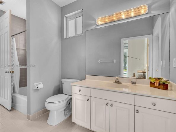 2756 Meadowood Dr, Weston FL 33332