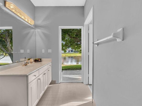 2756 Meadowood Dr, Weston FL 33332