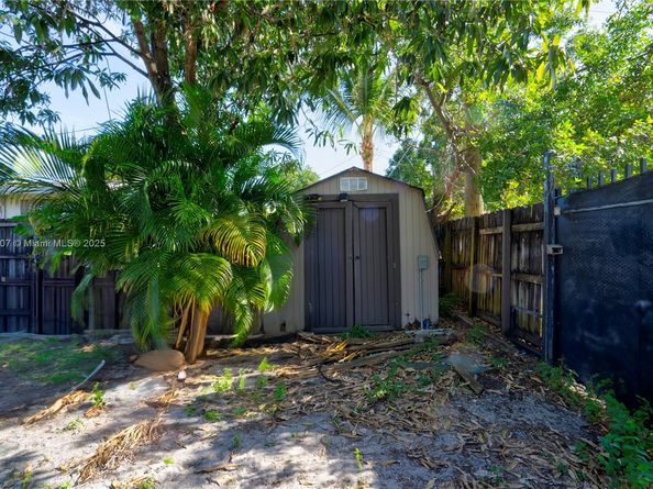 2326 Harding St, Hollywood FL 33020