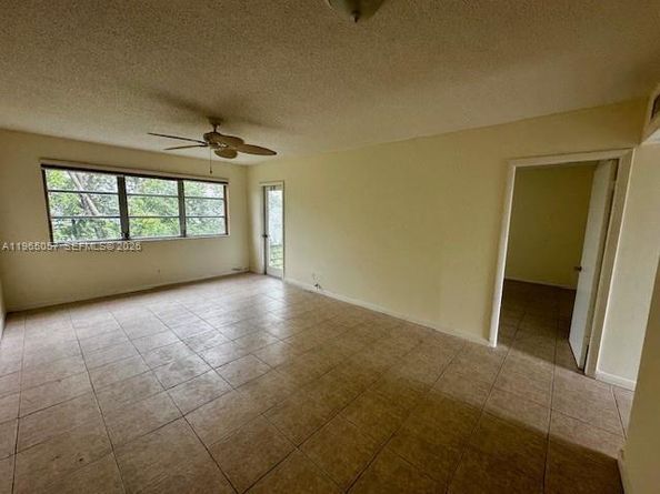 2223 Park Ln 304, Hollywood FL 33021