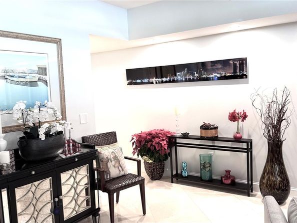 1000 S Pointe Dr 308, Miami Beach FL 33139