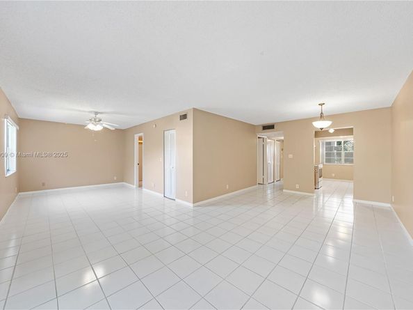 8305 NW 61st St C305, Tamarac FL 33321