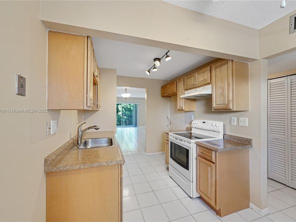 8305 NW 61st St C305, Tamarac FL 33321