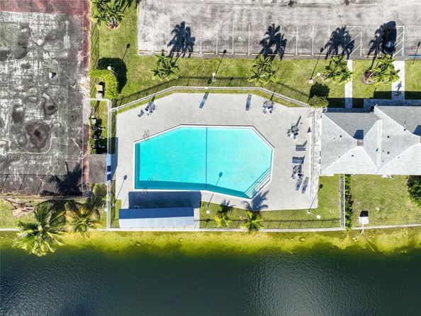 8305 NW 61st St C305, Tamarac FL 33321