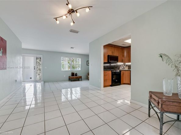 9500 SW 79th St, Miami FL 33173