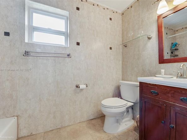 9500 SW 79th St, Miami FL 33173