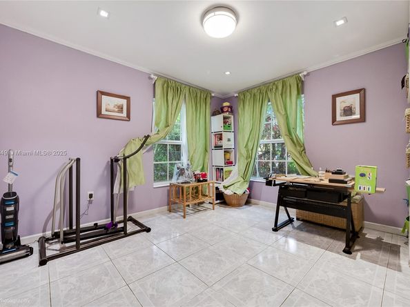 9500 SW 79th St, Miami FL 33173