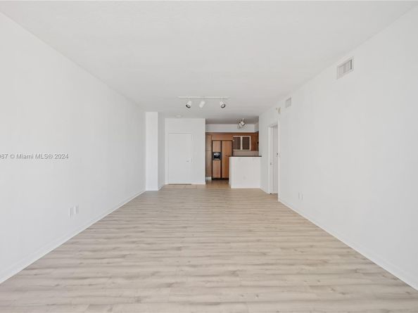 335 S Biscayne Blvd 2700, Miami FL 33131