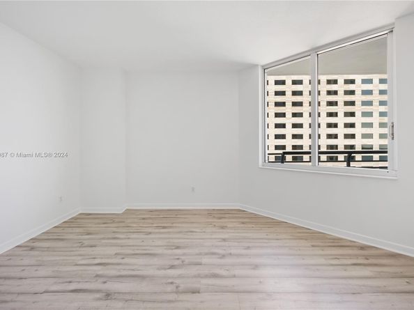 335 S Biscayne Blvd 2700, Miami FL 33131